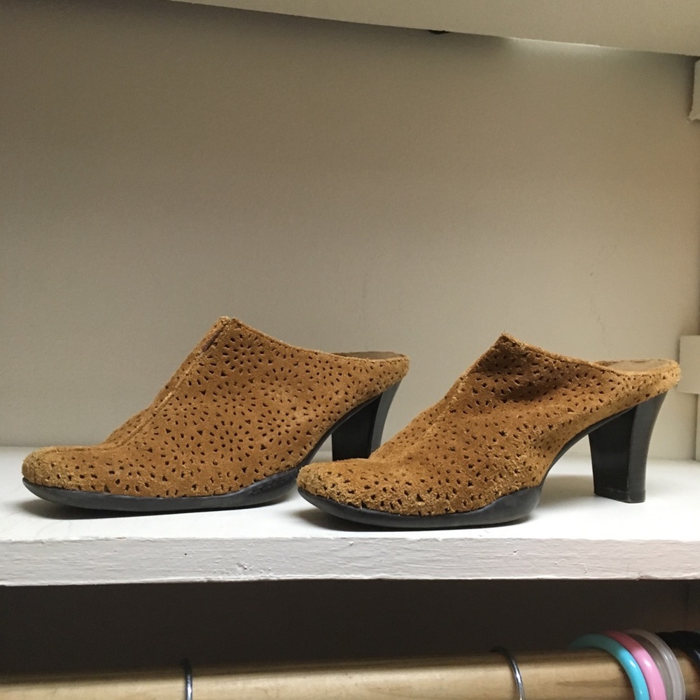 Tan Perforated Suede Mule Heels w Square Toe - 7.5 - Picture 5 of 8